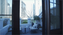 核心某平层项目开辟商高层暗示：正在别墅众多