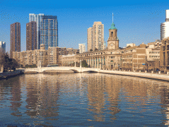 配备卫浴、步入式衣帽间取不雅景飘窗